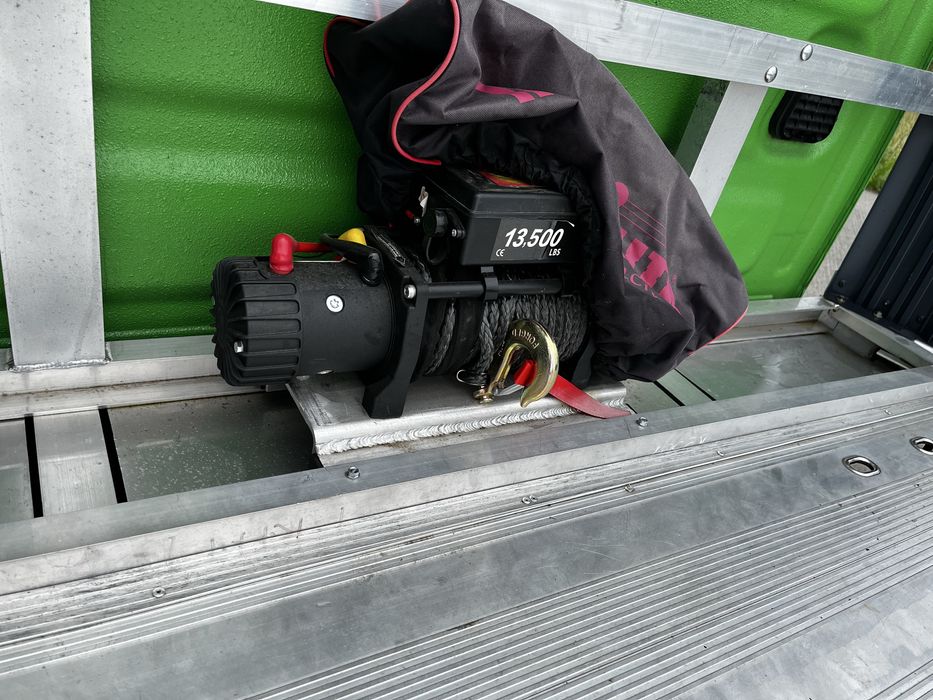 Iveco daily auto laweta 2.3 90398 km przebiegu