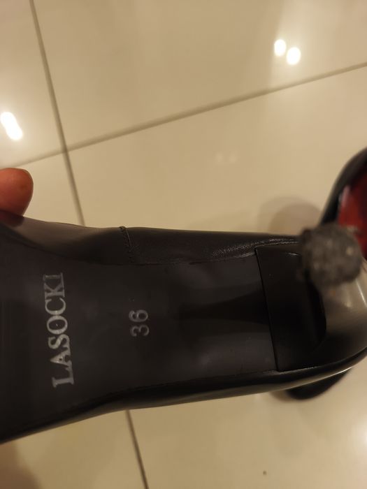 Buty na obcasie Lasocki