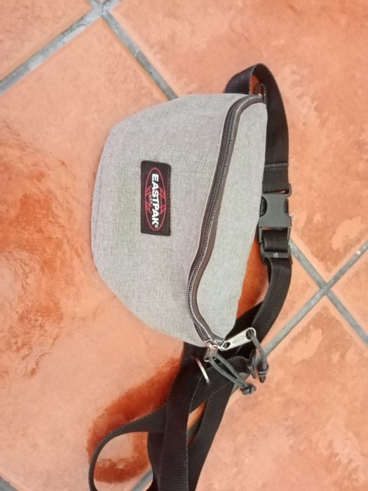 Bolsa Eastpak tiracol
