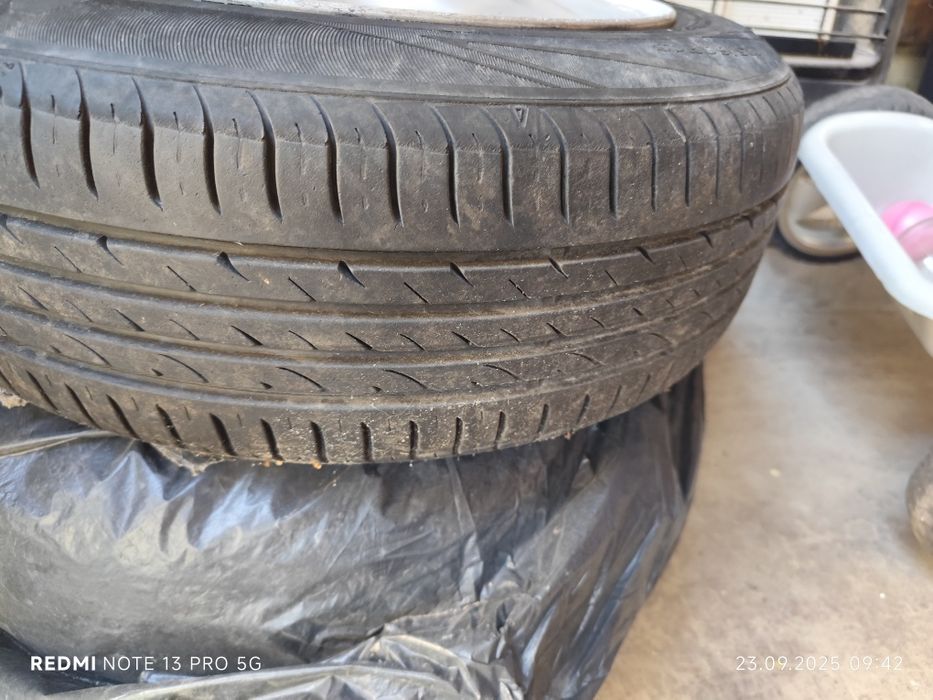 cztery koła felgi aluminium z oponami z2022r madę in Czech