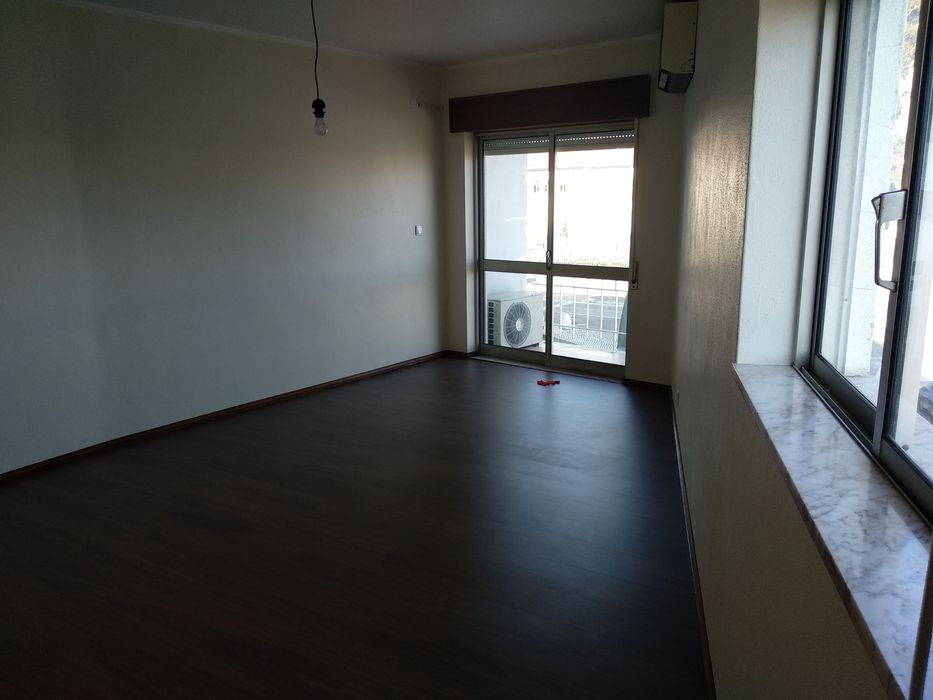 Apartamento T3, com dois WC,  para arrendamento