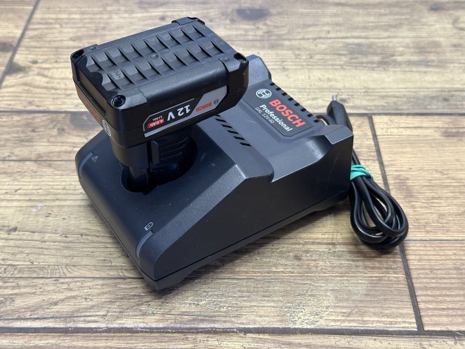[Zestaw] Ładowarka GAL 12V-40 BOSCH (10,8V, 12V Li-Ion) | bateria 4Ah