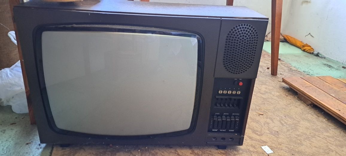 Telewizor  z okresu PRL-u