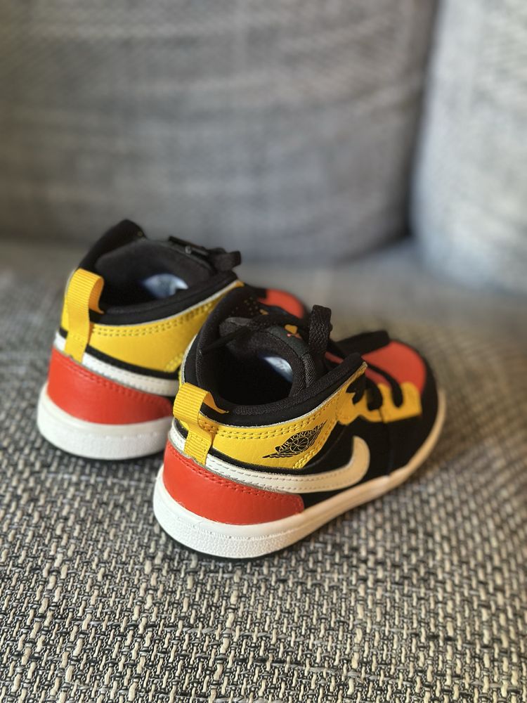 Nike Air Jordan 1 Mid Black Amarillo buty dziecięce nowe 22 chłopięce