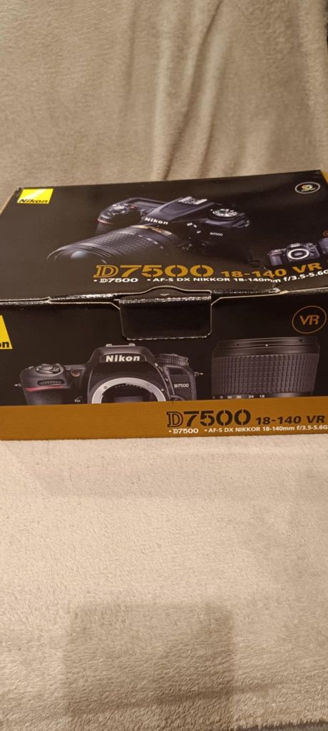 Nikon D7500 z obiektywami i dodatkami