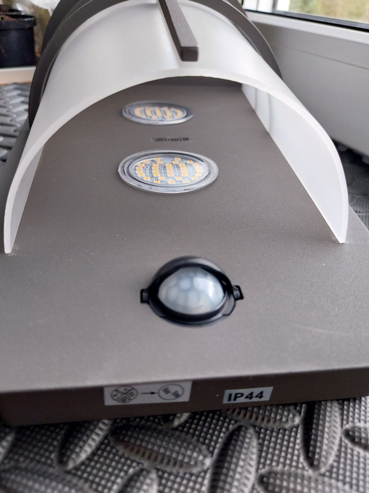 Lampa natynkowa ścienna LED z czujnikiem, /Taras, Elewacja