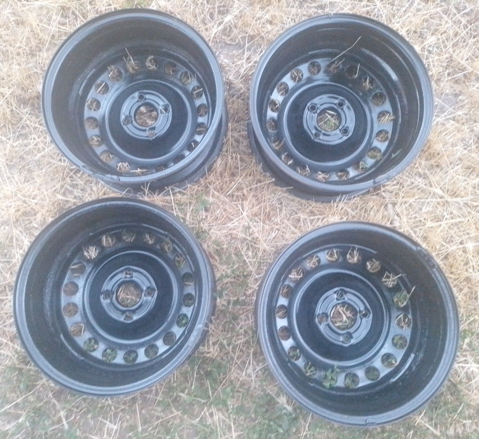 Диски R15, шины 185/65R15 Kumho Solus KH17, колпаки RAVEN 15, комплект