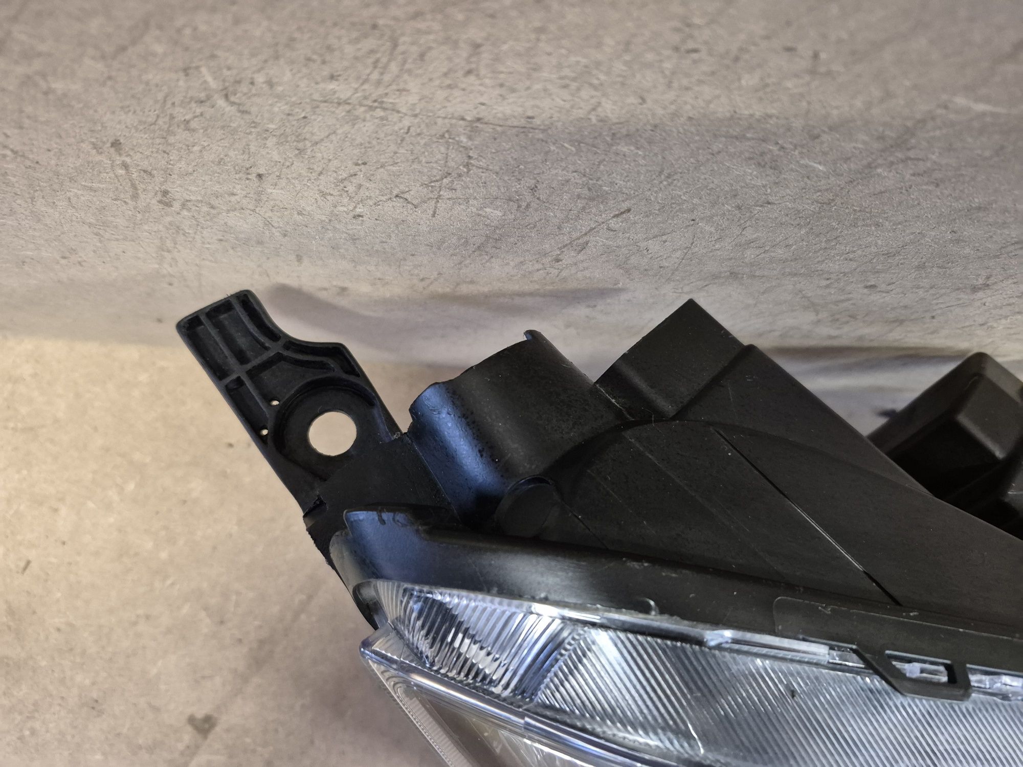 Lampa reflektor ford Transit courier lift prawy europa czarny