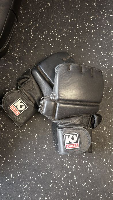 Luvas de Boxe e Plastron