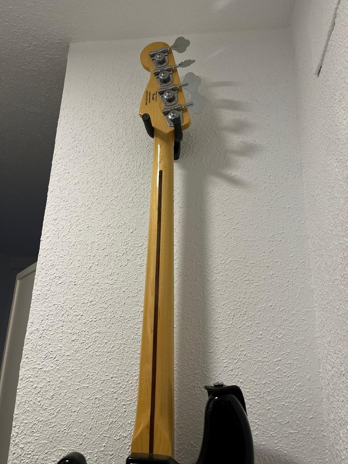 Baixo Squier VM 77 de 2019