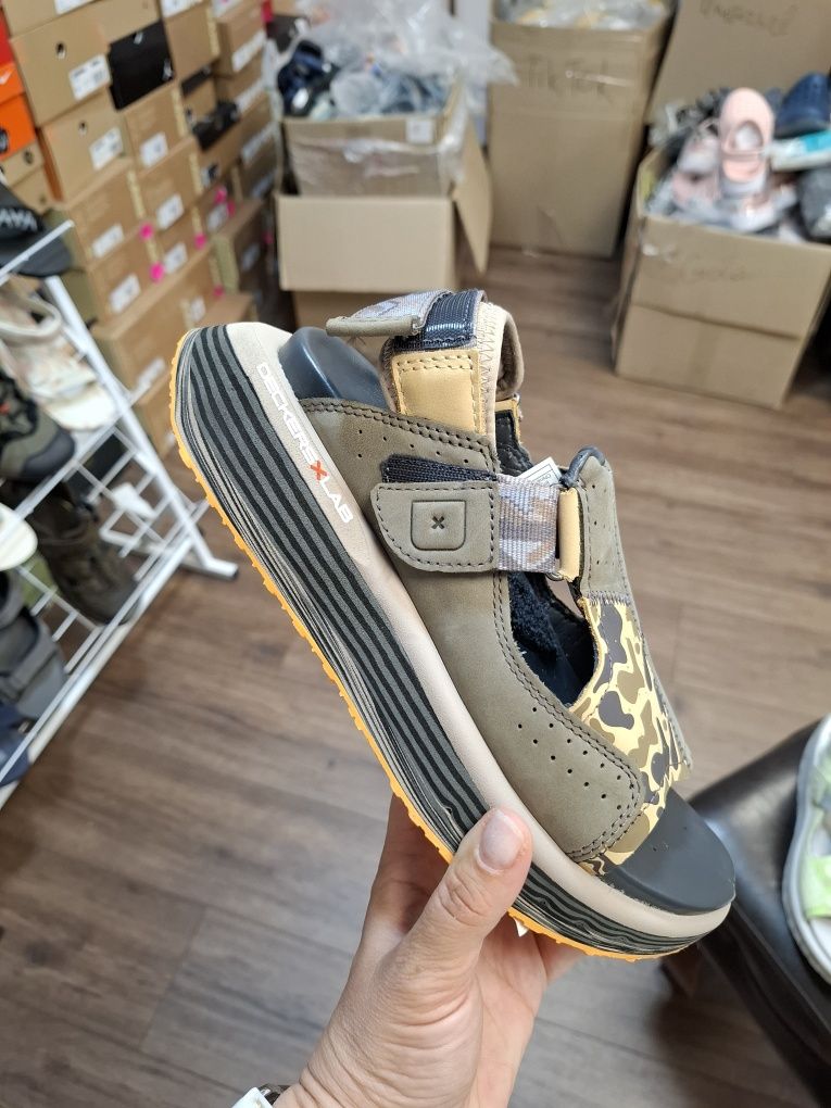 Босоніжки Deckers