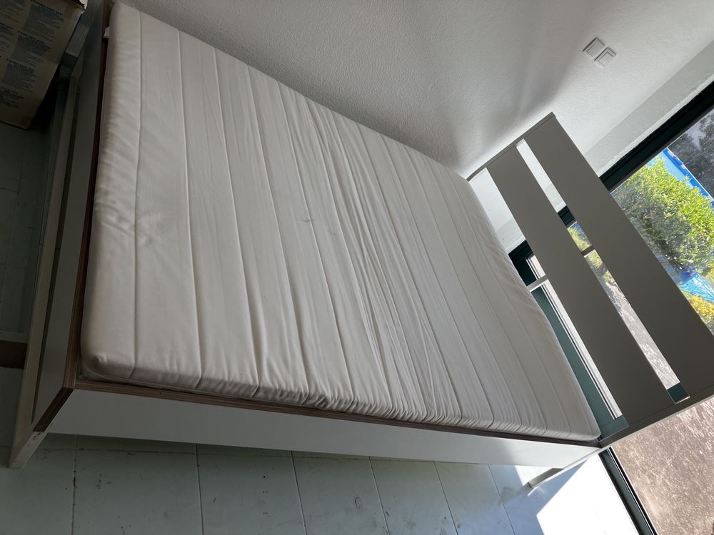 Cama Ikea com colchão