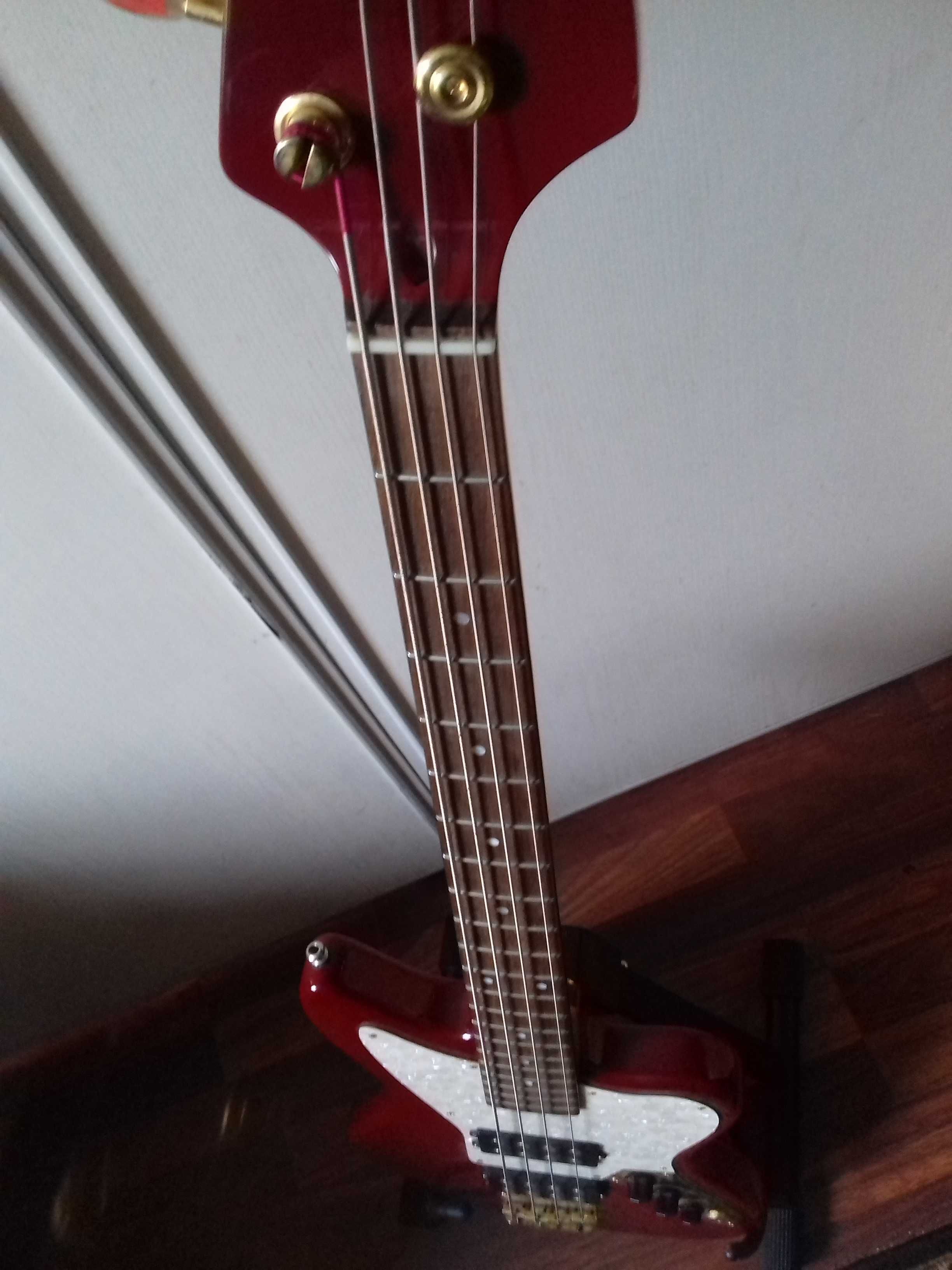 Piękna gitara basowa
