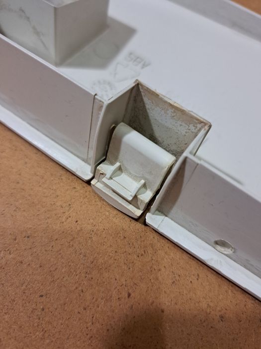 Крышка сливного отсека к стиральной машине BOSCH MAXX6