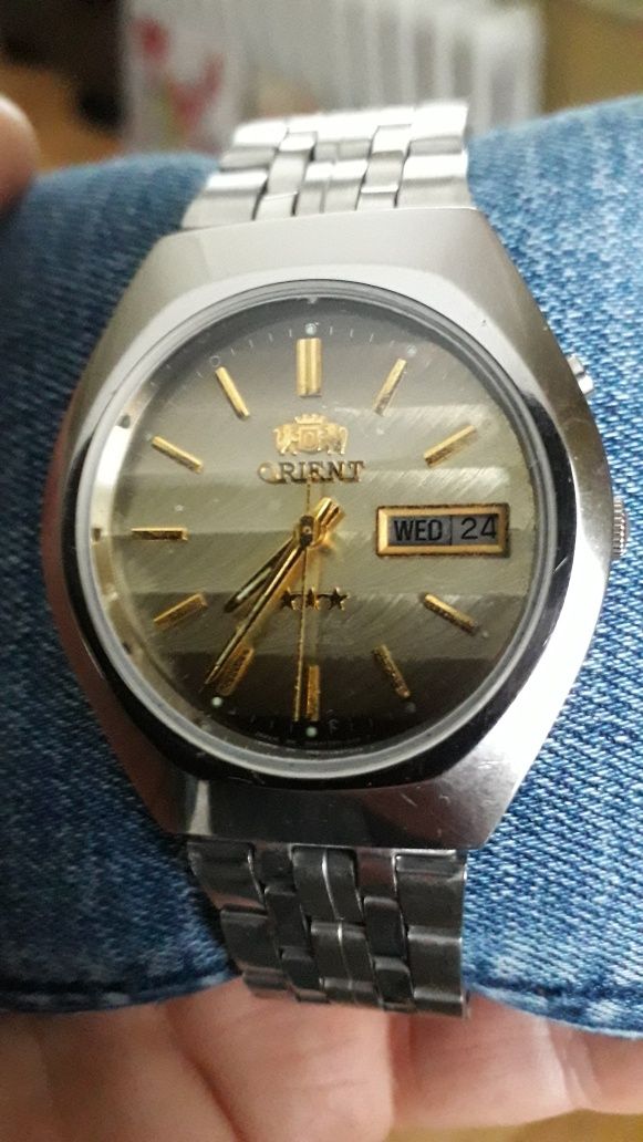 З колекції Orient Automatic 3 Star Cristal японський годинник часи