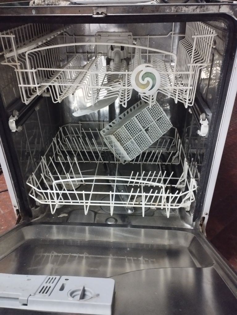 Máquina lavar loiça Indesit