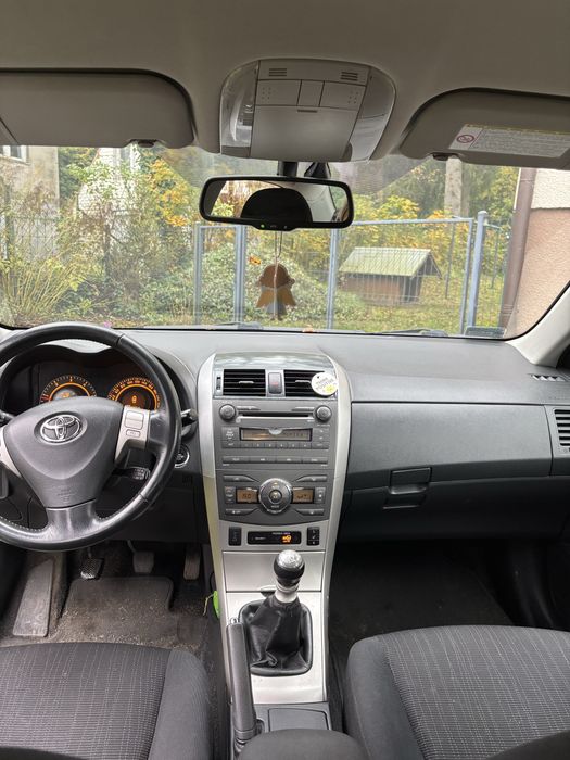Toyota Corolla 2007 Biała Sedan
