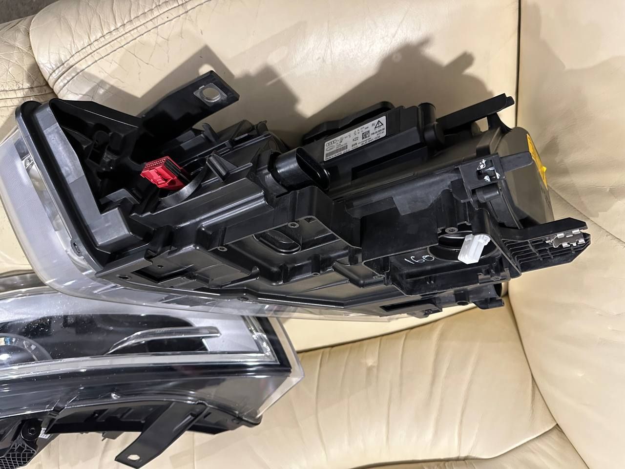 Lampa prawa Audi Q3 8U przed lift