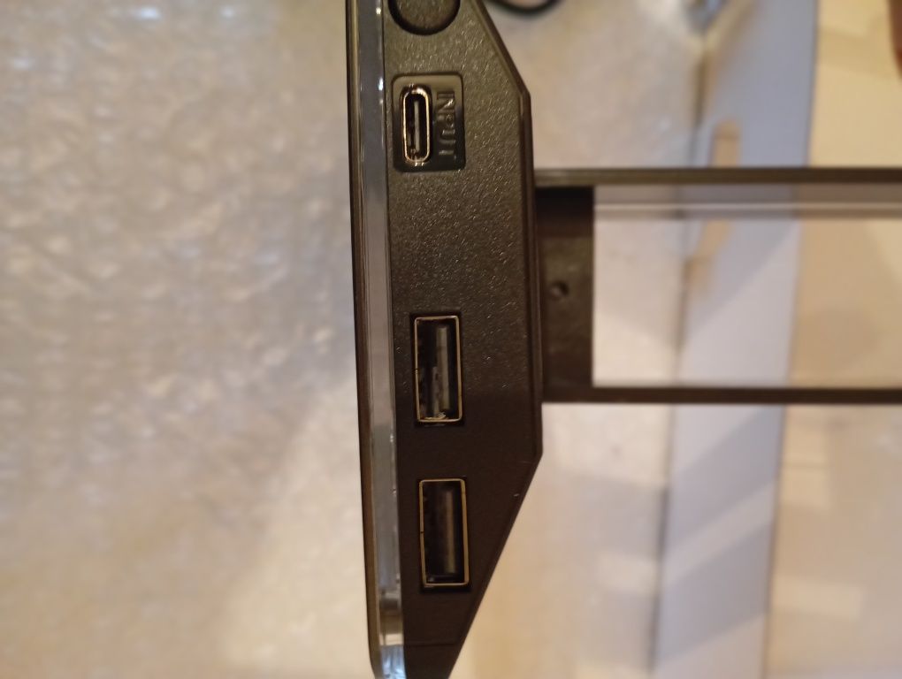 Stojak na słuchawki RGB BUILT in 2 USB Ports