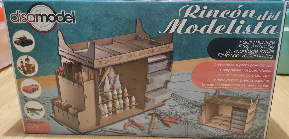 Bancada de modelismo, porta tintas e materiais