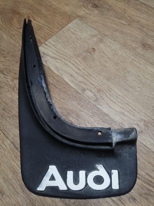 Обміняю лівий бризковик Audi 100, а6 С4 на правий