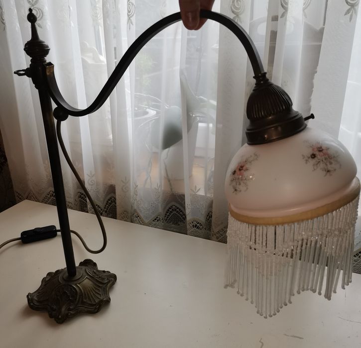 Piękna stylowa lampka szklana ze szklanymi frędzlami. Mosiężna stara