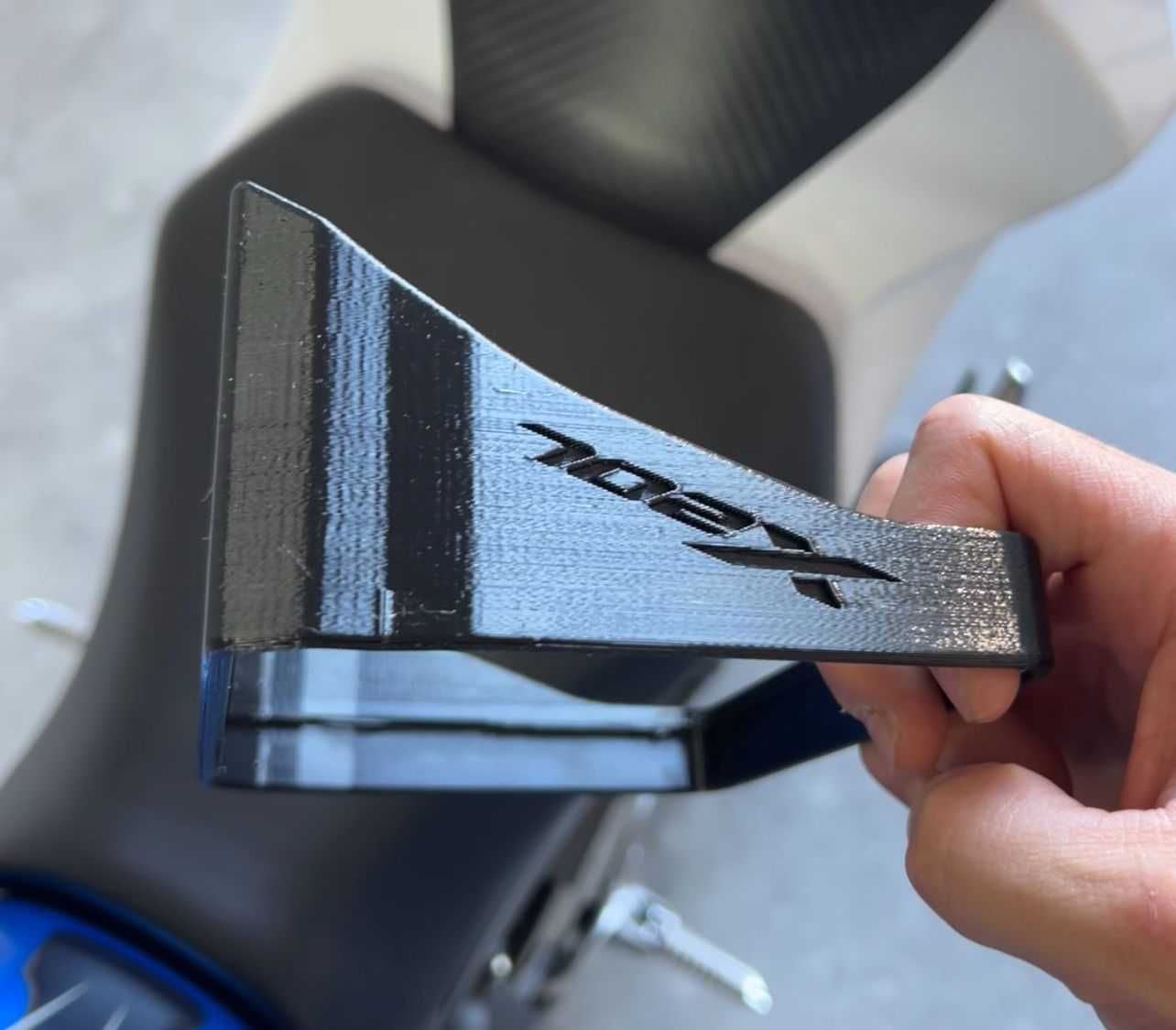 Moldura Proteção Sombra TRK 702 TFT