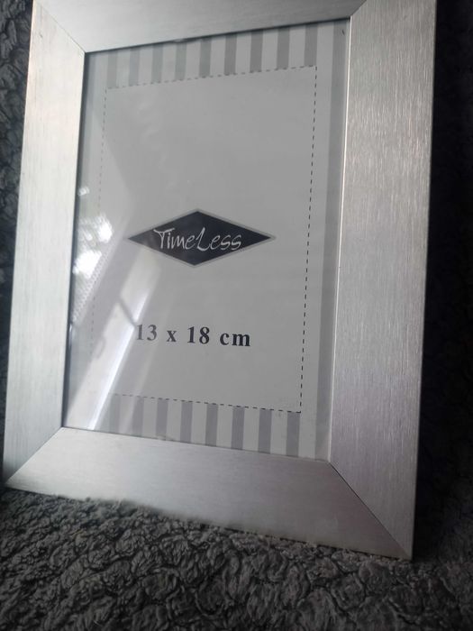 nowa srebrna ramka na zdjęcie