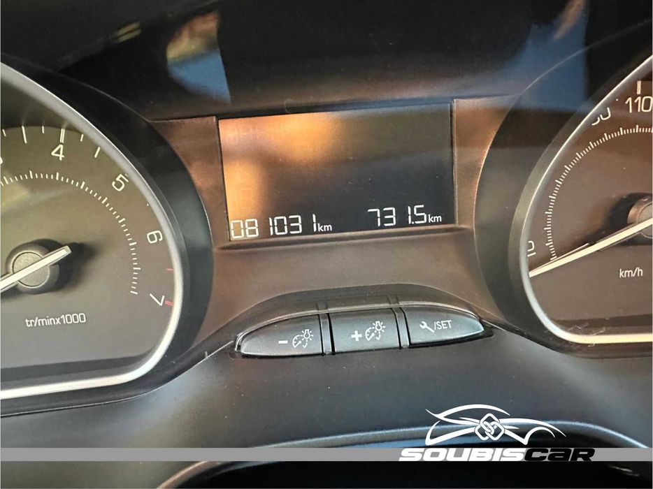 Peugeot 208 1.2 Signature