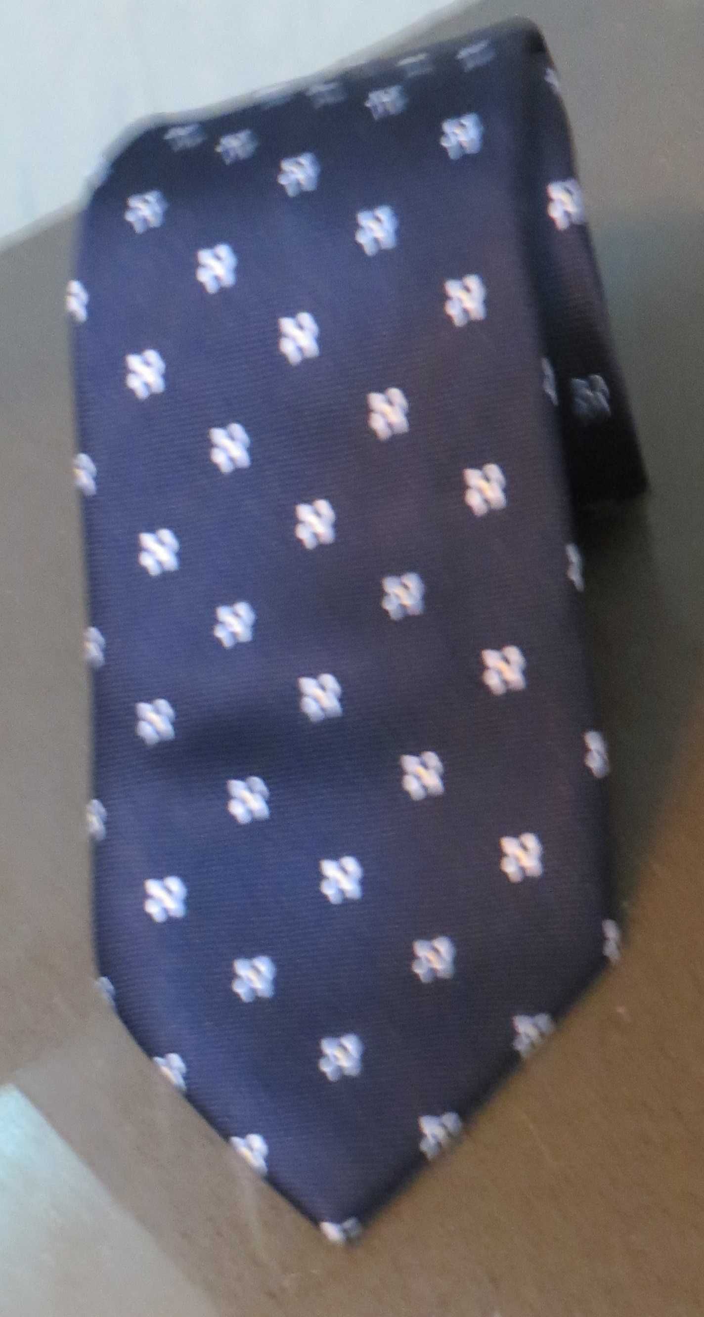 Gravata azul escuro com motivos a branco - 100% seda - In Extenso