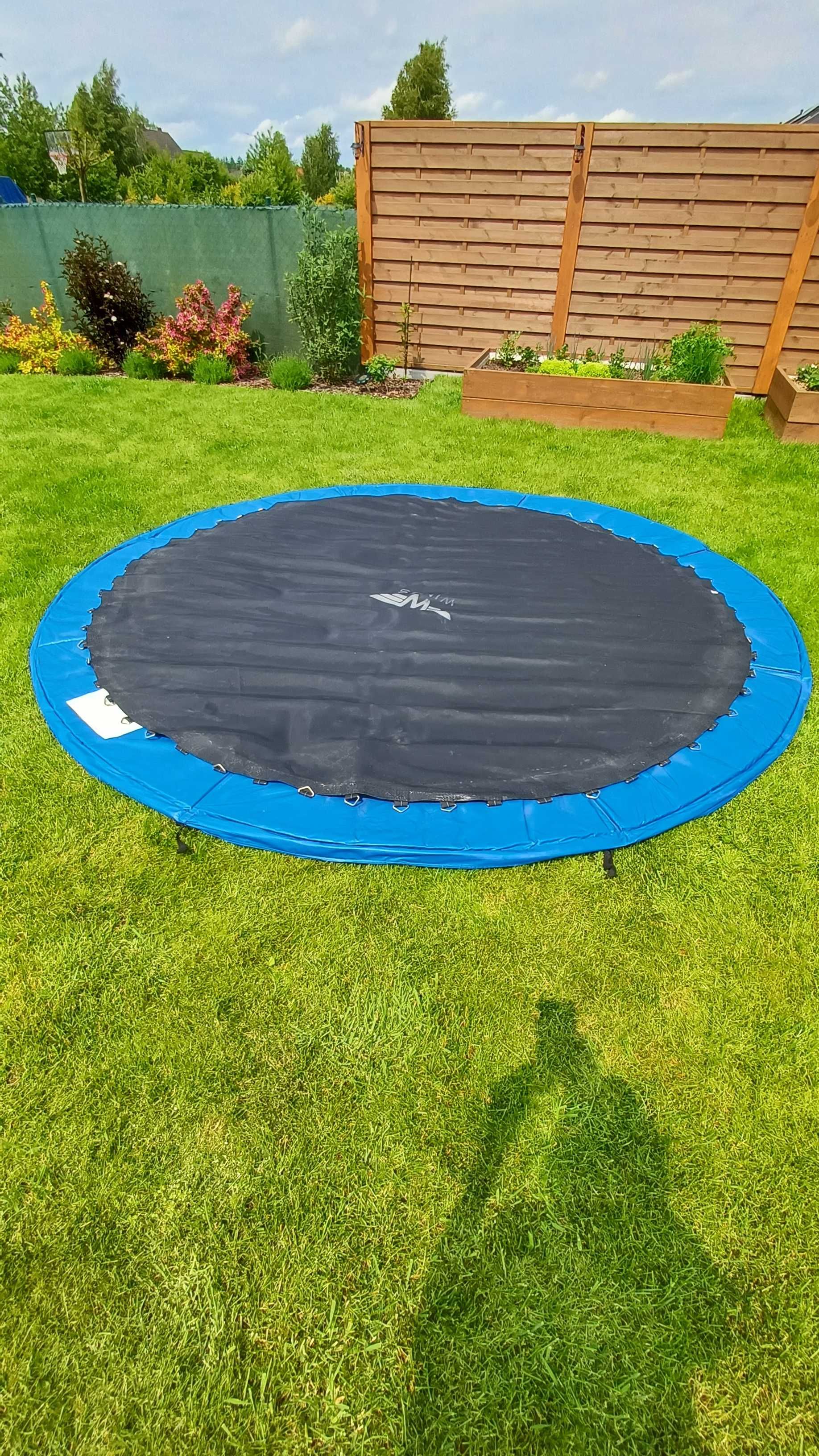 Trampolina do ogrodu