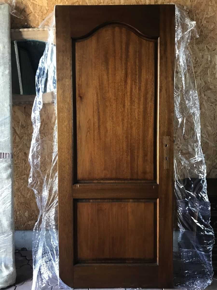 Drzwi dębowe drewniane z ościeżnicą oraz listwy wykończeniowe zamki