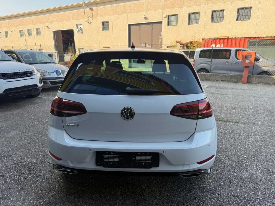 Volkswagen Golf      2018