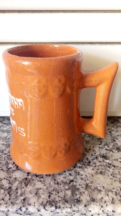 Caneca de barro de coleção