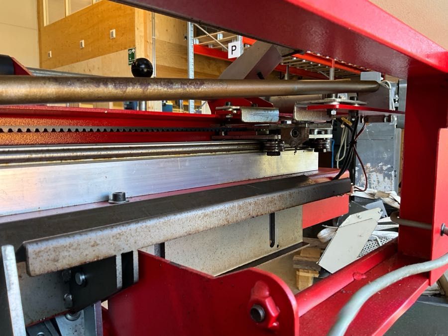 Podajnik do prętów Sameca Multisam 2000 do tokarki CNC