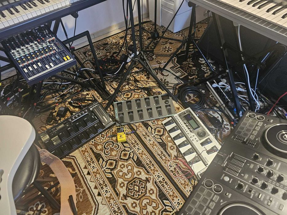 Procesor gitarowy BOSS GT 10 stan bardzo dobry jak na swój wiek.