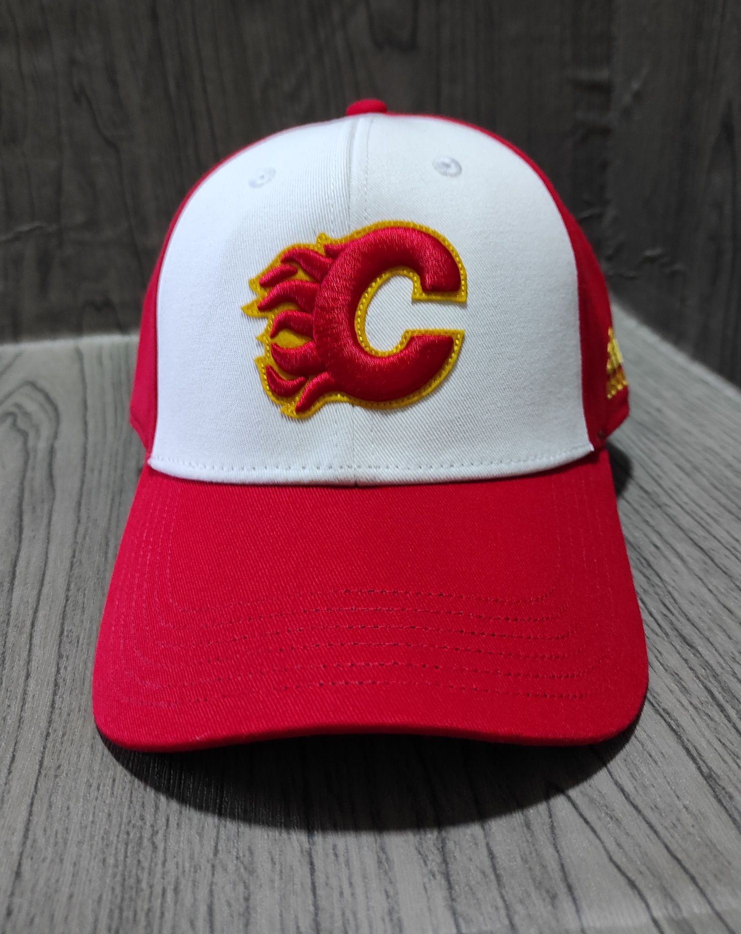 NHL Calgary Flames Adidas оригінальна кепка, бейсболка