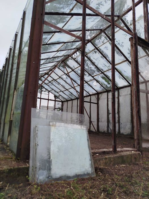 Szklarnia ogrodowa 5,70x3,30m wysokość 2,40m. Stal, szkło. Dwa wejścia