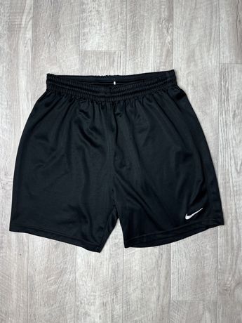 Футбольные шорты Nike dri-fit,размер М,оригинал,спортивные,беговые