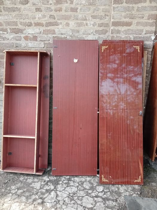 Продам 2 шкафа * свалява *