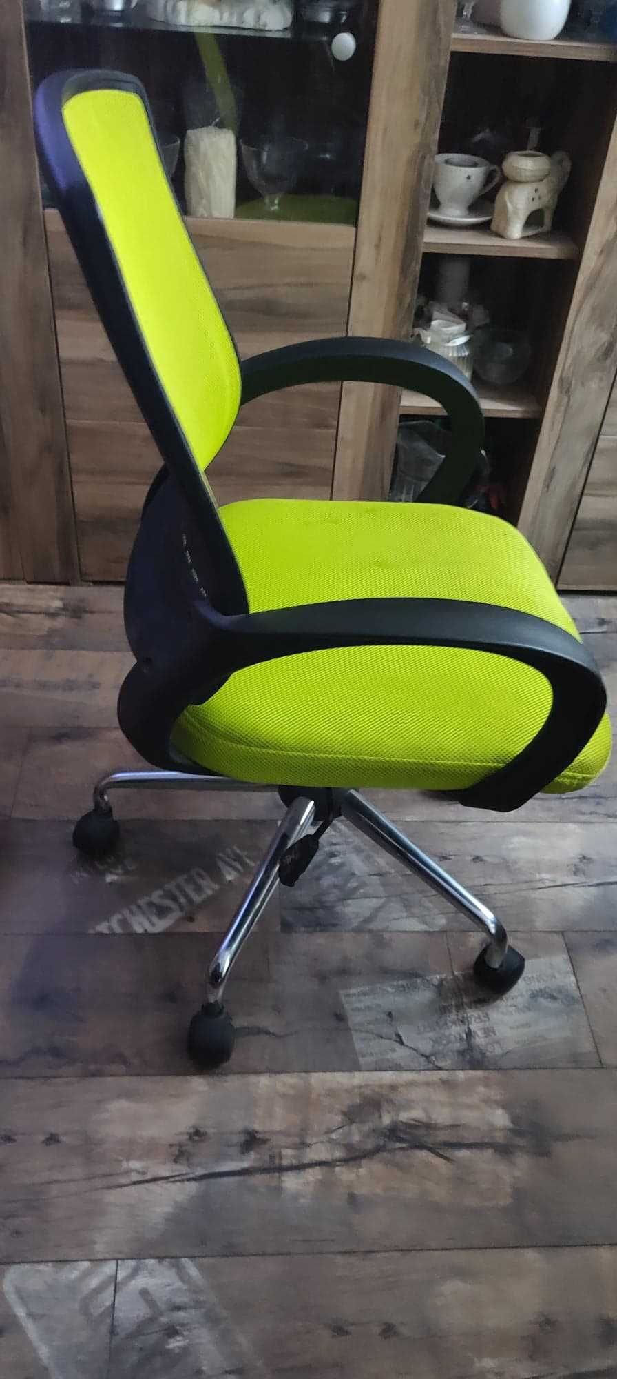 Krzesło/ fotel obrotowy na kółkach