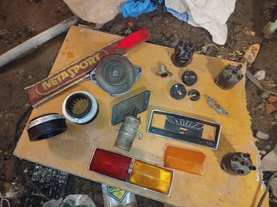 Продам деталі салону та подкапотки на ваз