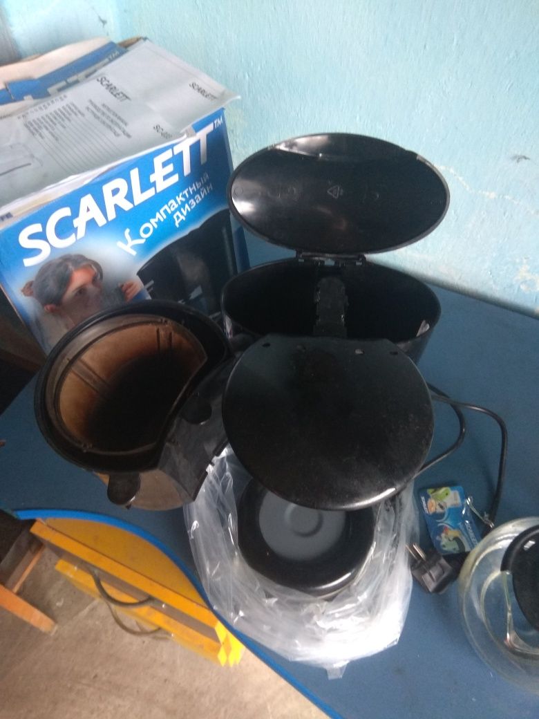 Кофеварка Scarlett SC-033.