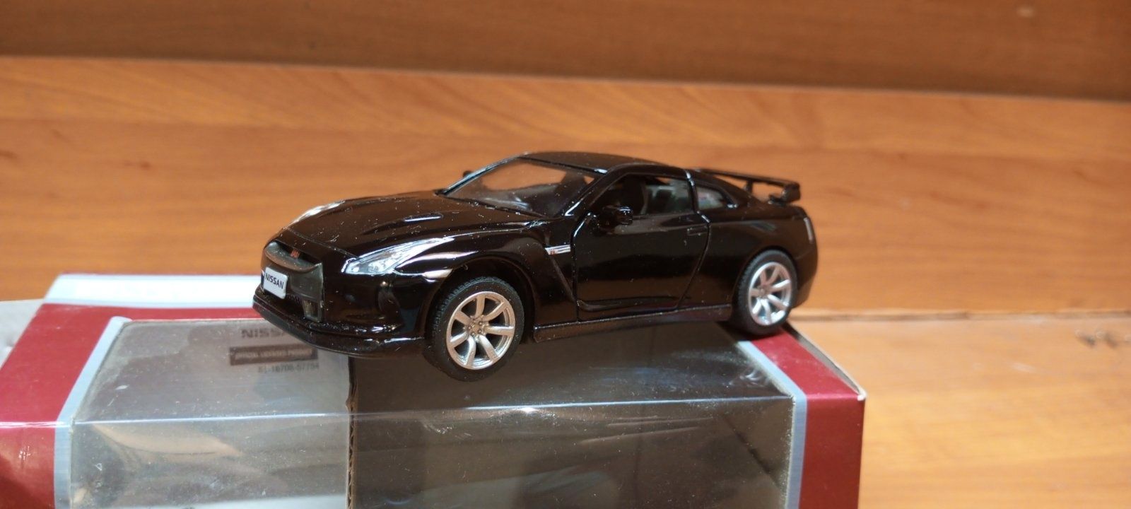 Іграшковий автомобіль Nissan GT-R R35 (Kinsmart)
Іграшка йде разом з к