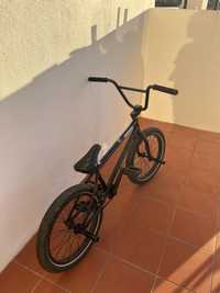 bicicleta bmx semi-nova