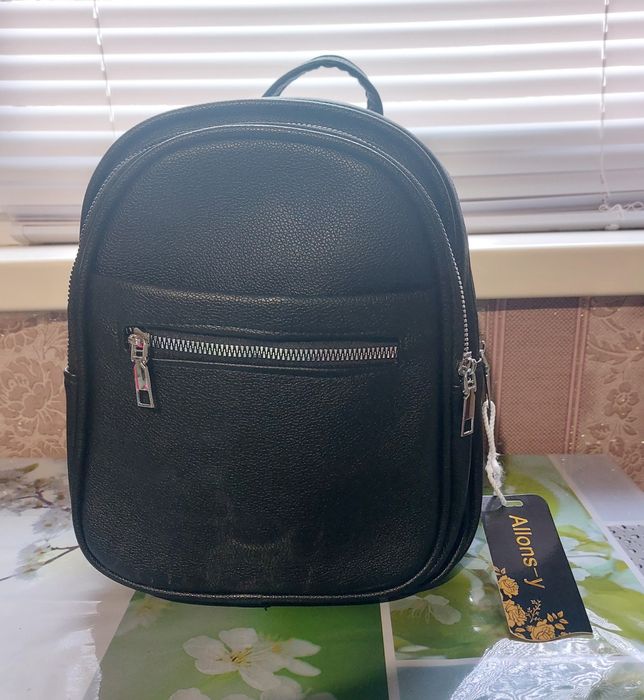 Новий жіночий рюкзак