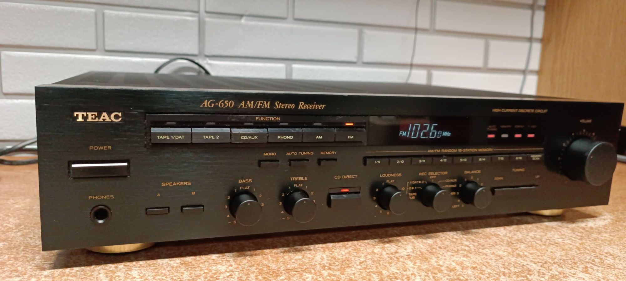Amplituner stereo TEAC AG-650.
