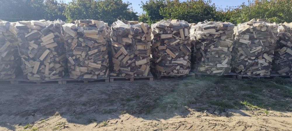 Kominkowe i opałowe klocki do palenia skład opału sosna dąb buk olcha