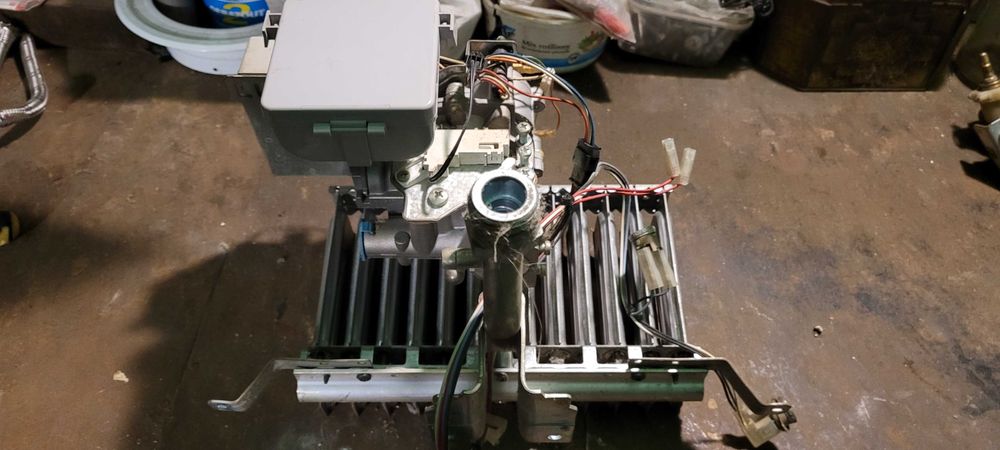 Zespół gazowy do piecyka junkers