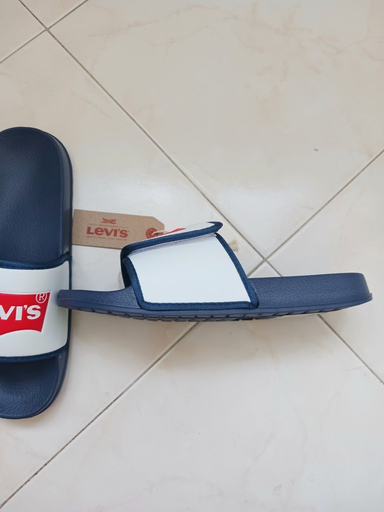 Chinelos Levi's Novos